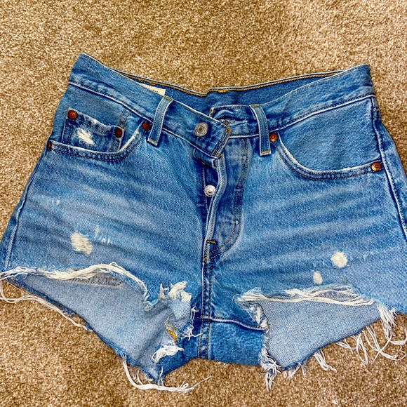 Levi shorts - Picture 2 of 7